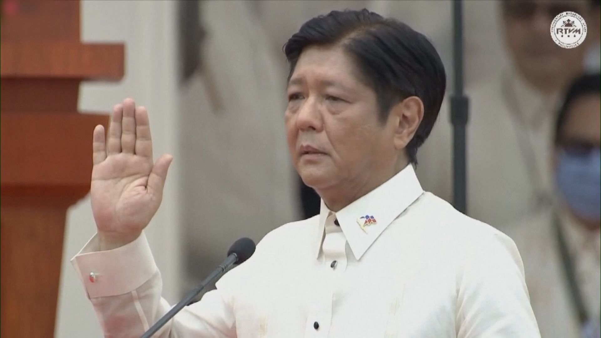 小馬可斯宣誓就任菲律賓總統　承諾優先處理經濟議題