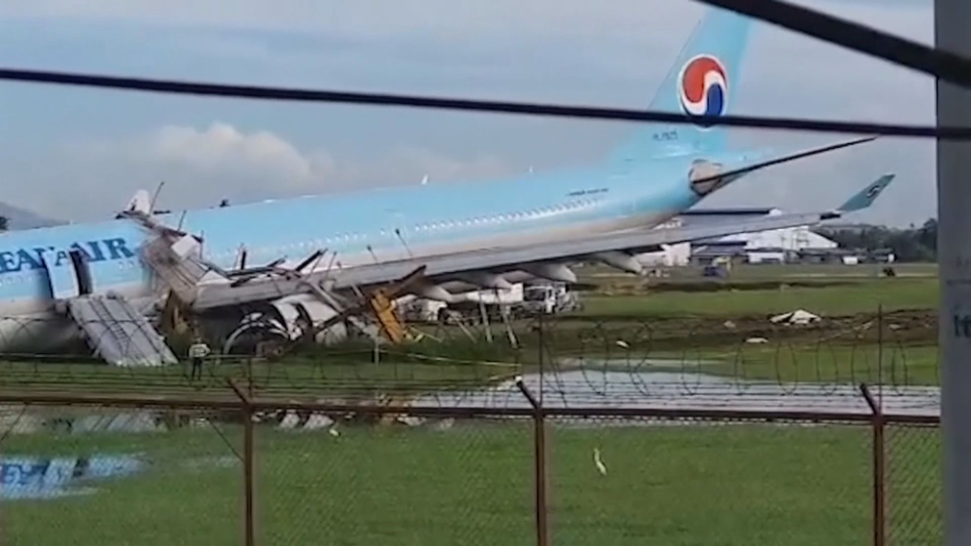 大韓航空客機於宿霧機場衝出跑道　無人傷