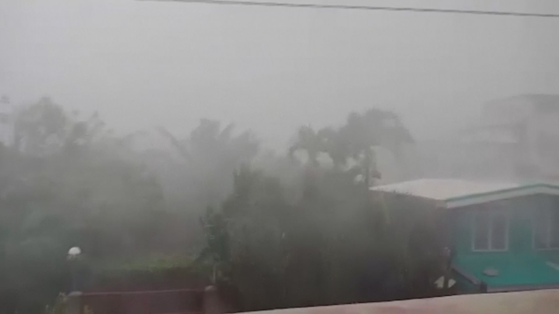 山竹吹襲菲律賓　廣泛地區暴雨