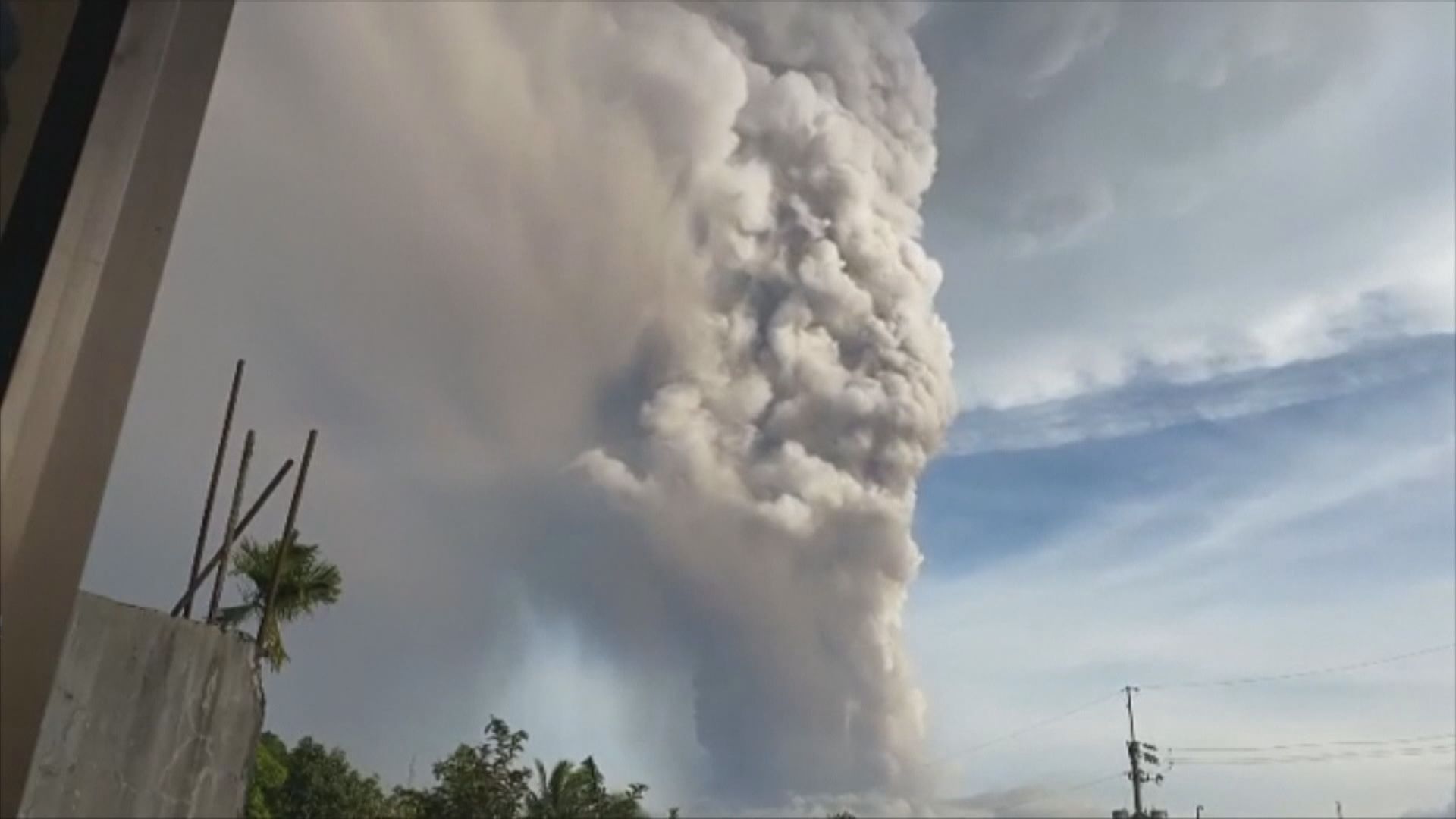 菲律賓塔阿爾火山爆發　當局疏散民眾