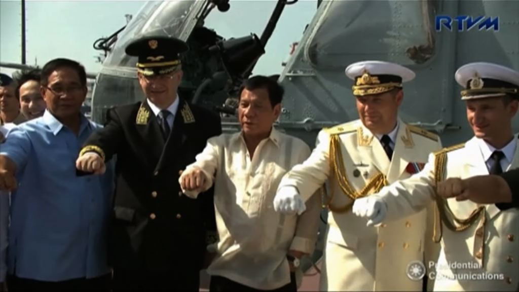 菲總統上俄軍艦參觀