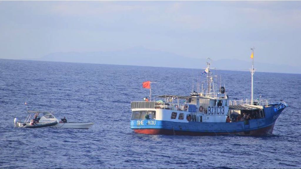 中國漁船疑非法捕魚遭菲扣留