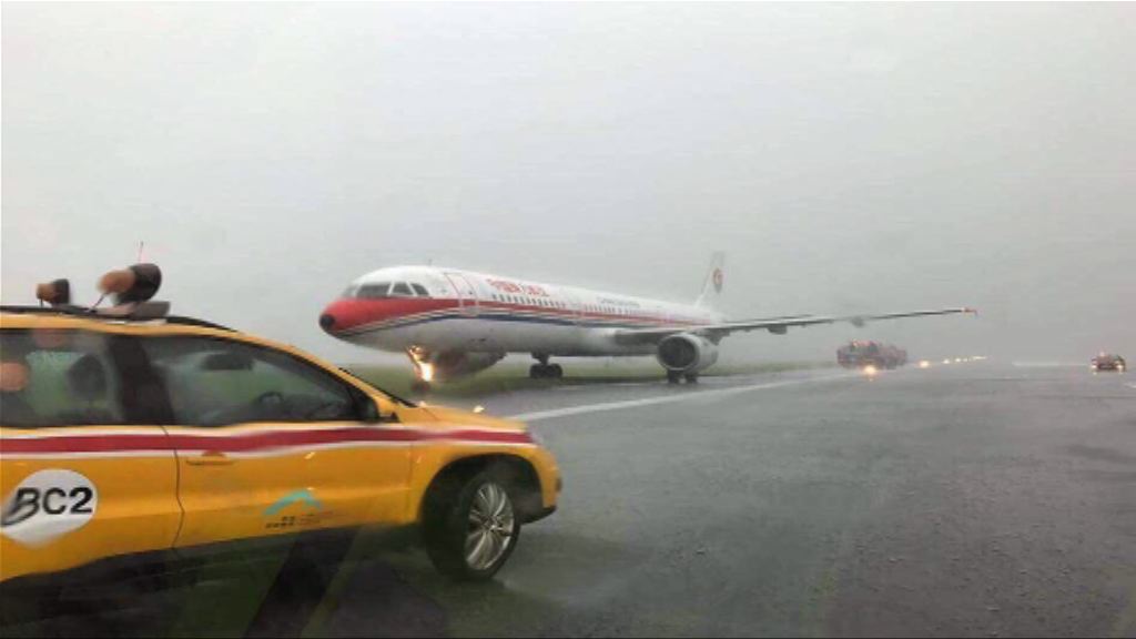 東航客機滑出跑道無人傷　機場北跑道已重開