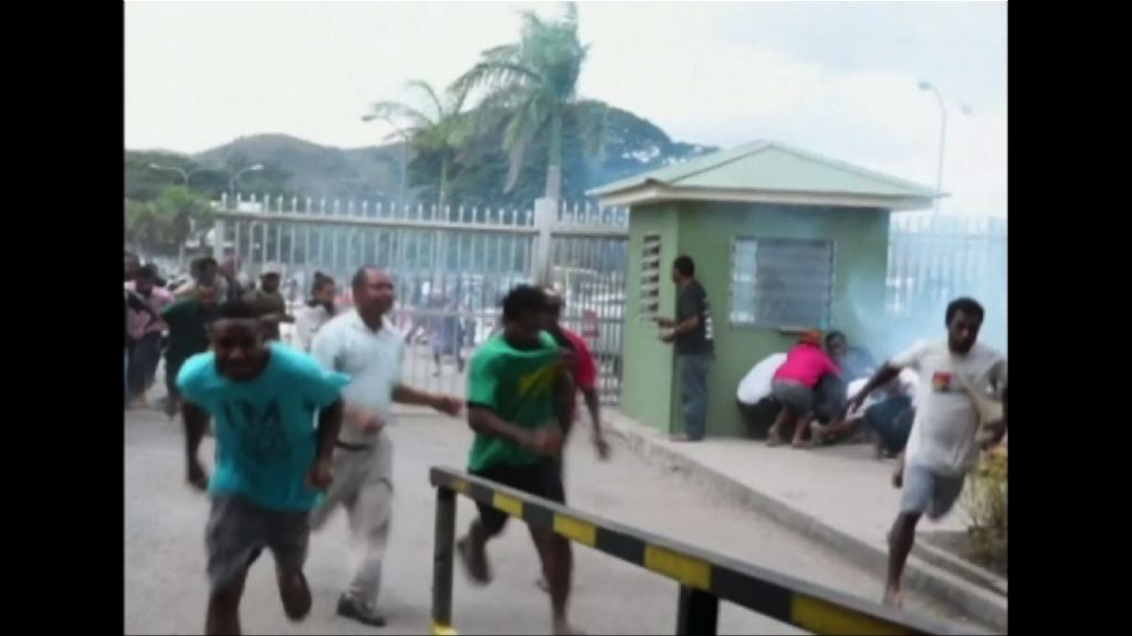 巴布亞新幾內亞警方向示威者開槍