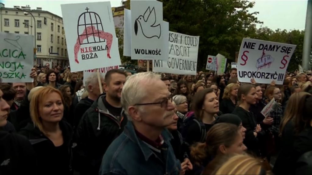 波蘭大規模示威抗議收緊墮胎法