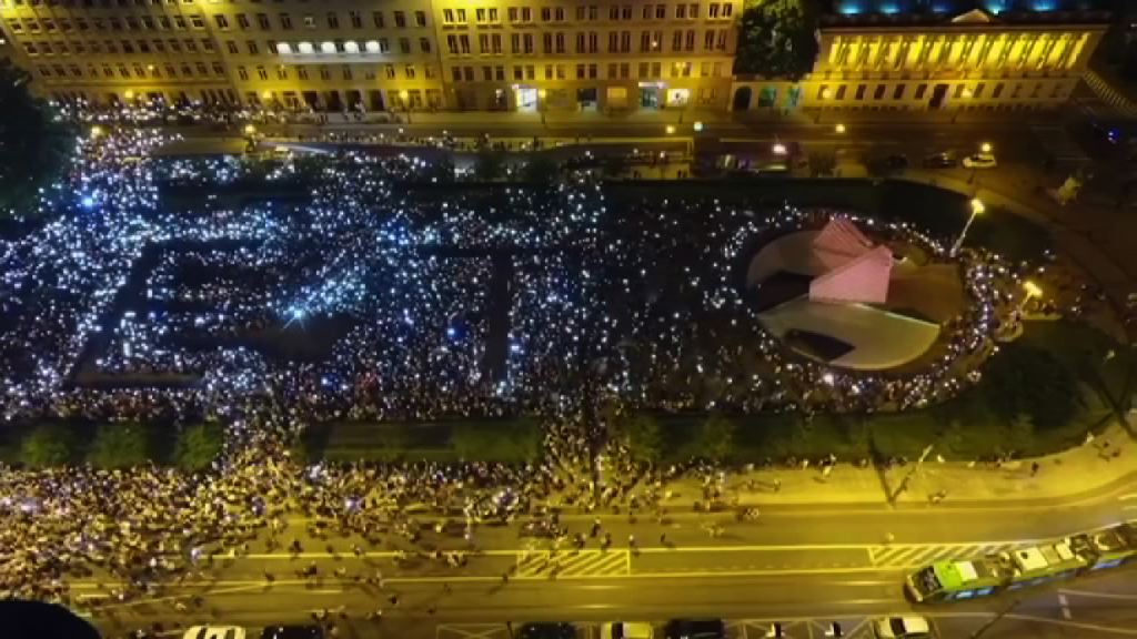 波蘭民眾上街抗議眾議院通過司法改革