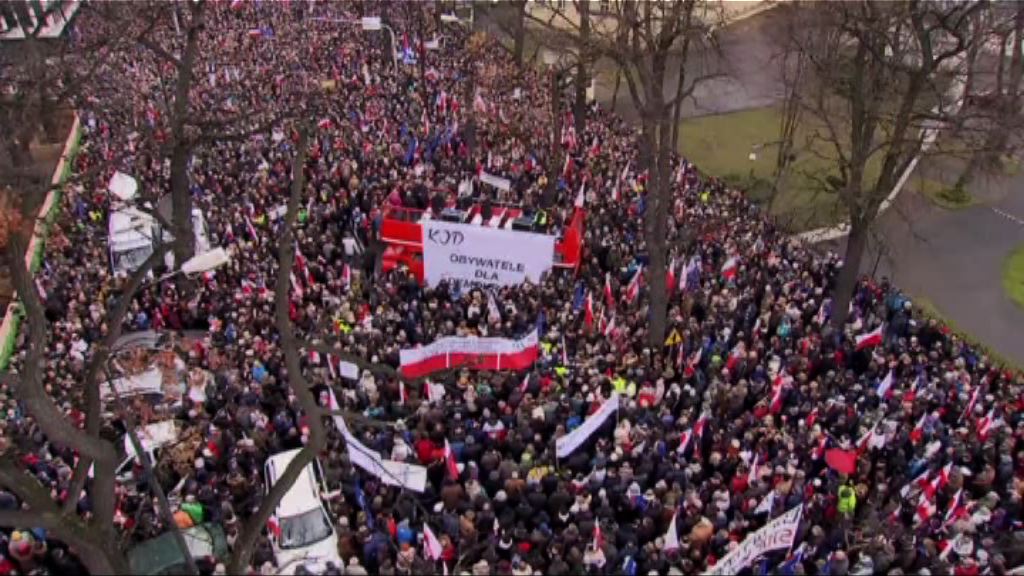 波蘭華沙民眾示威抗議總統違憲