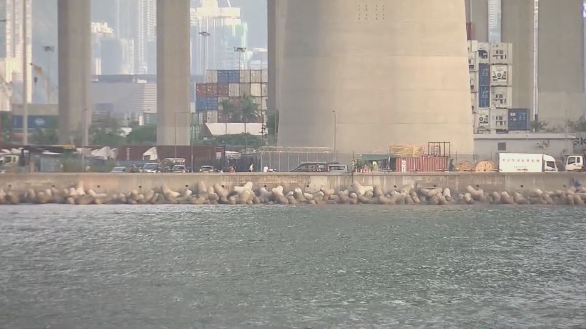 販毒集團將毒品藏於本港水域近岸水底　警拘三人檢69公斤可卡因(蘇敬華報道)