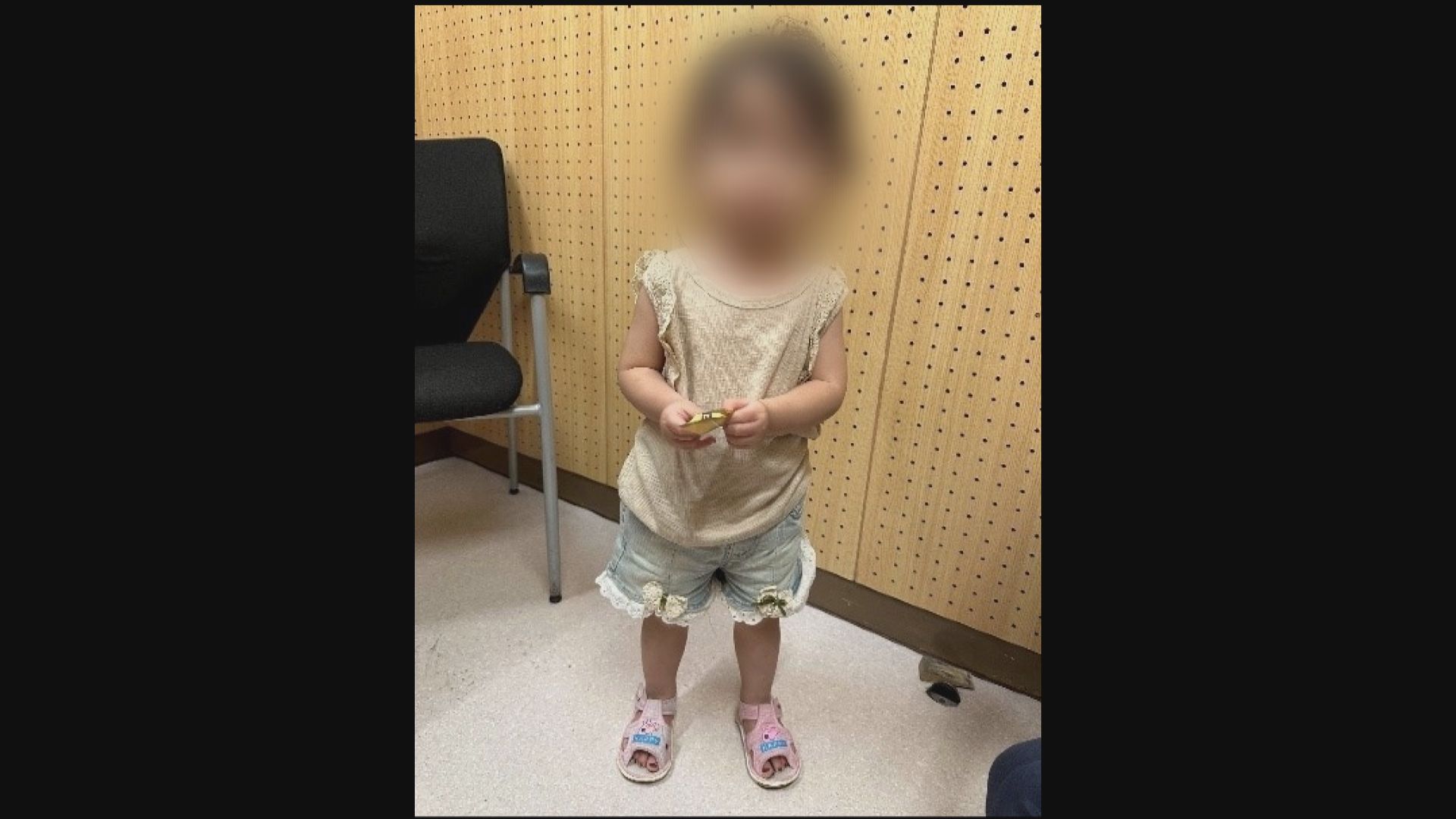 兩歲女童疑被遺棄 警拘31歲母親涉虐兒