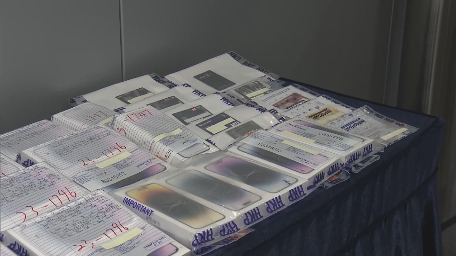 警拘14人涉盜用信用卡 購值150萬元手機套現