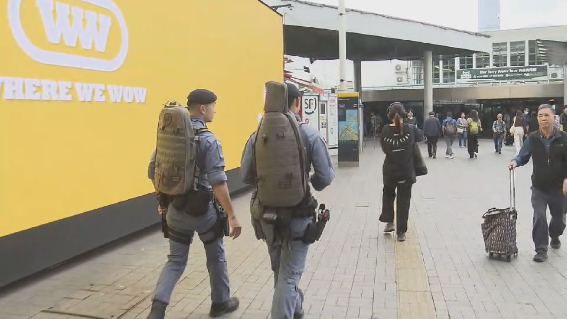 警方派出反恐特勤隊在尖沙咀一帶巡邏