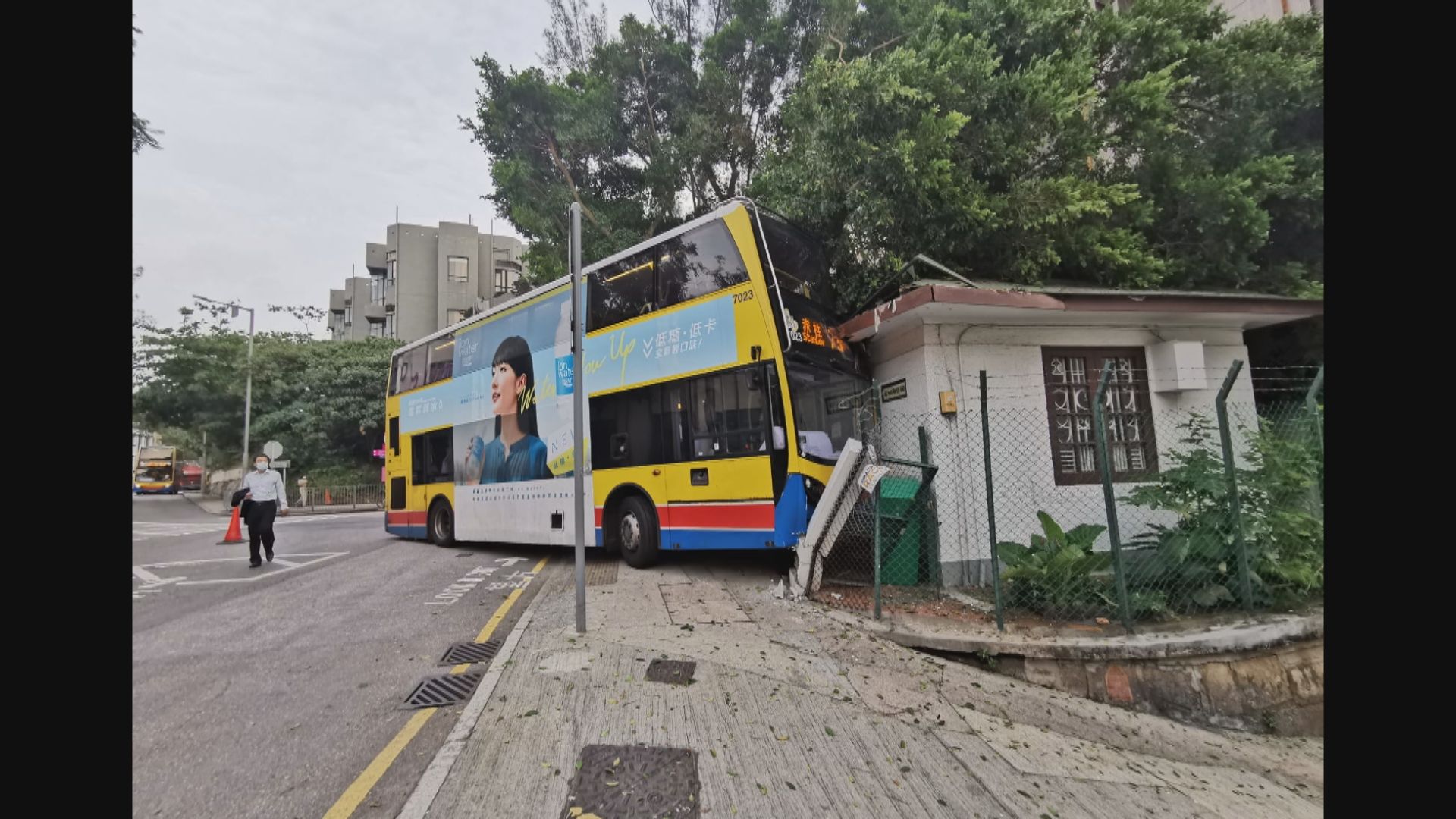 香港郵政：被撞到的赤柱郵局無倒塌危險