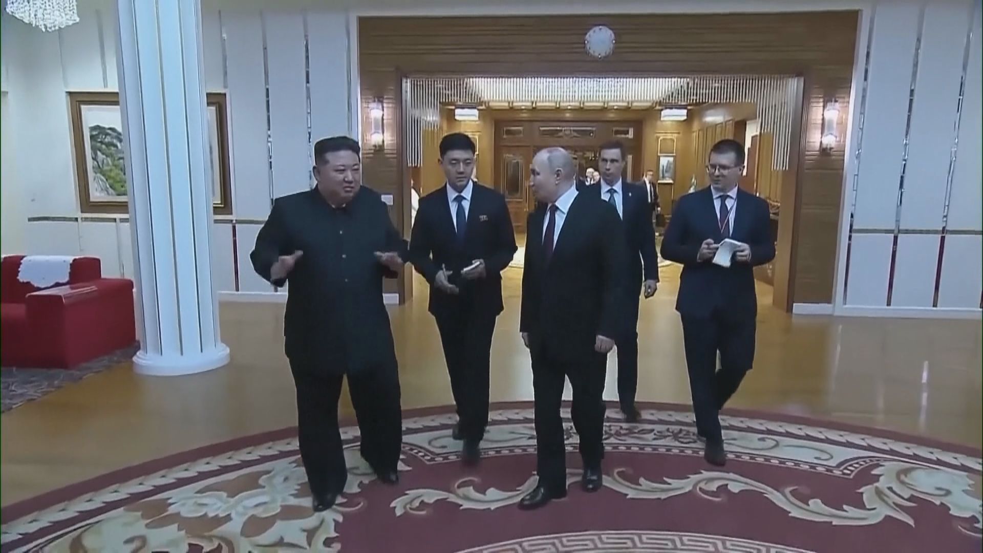 普京抵達北韓進行國事訪問 金正恩親自到機場迎接