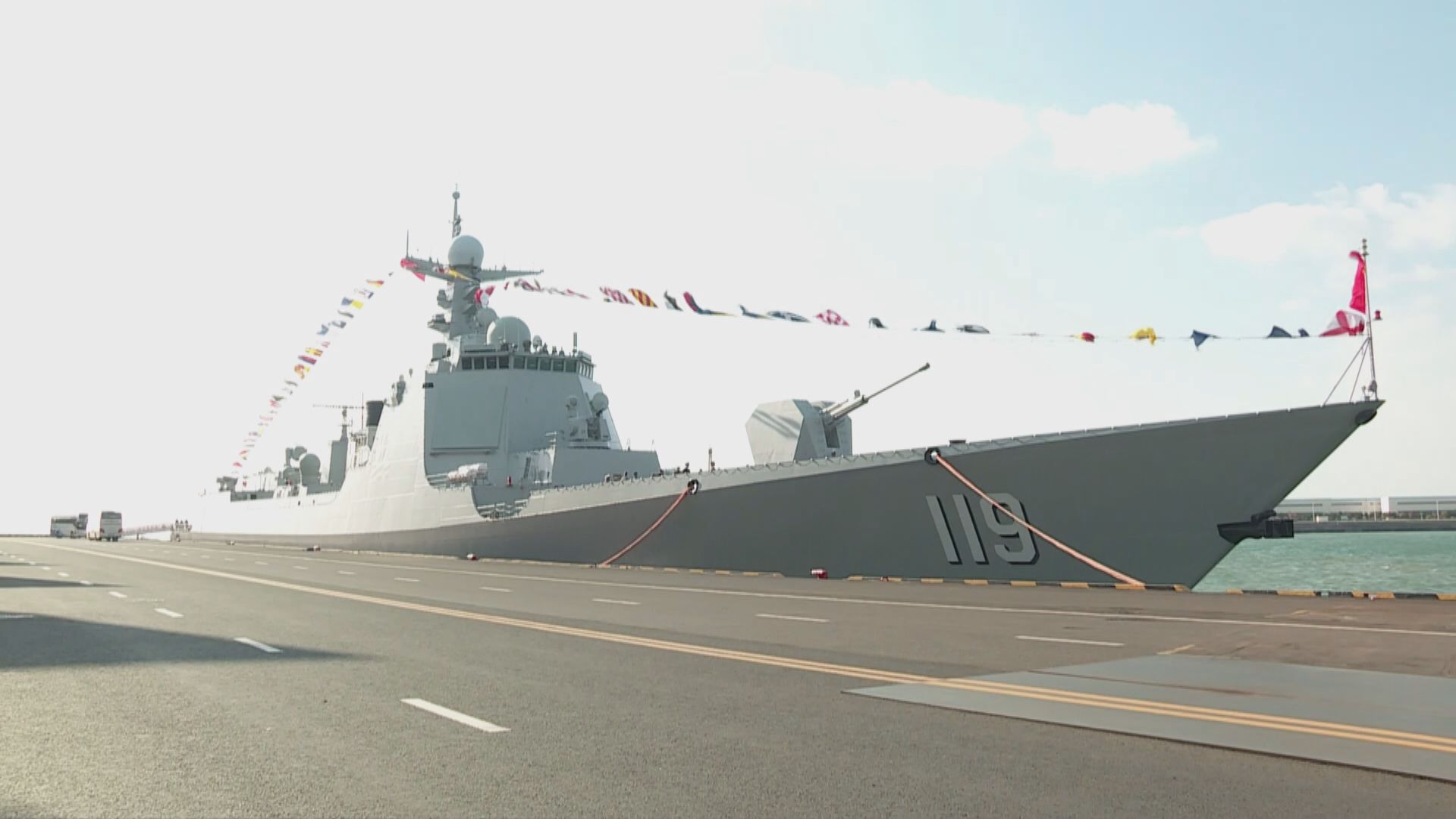 導彈驅逐艦「貴陽號」開放中外軍官參觀