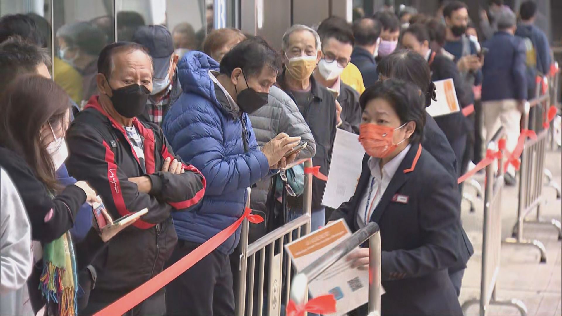 香港西九龍站下午開售高鐵車票　有過百名市民排隊