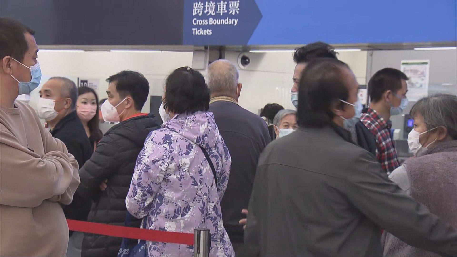 香港西九龍站下午開售高鐵車票　有過百名市民排隊