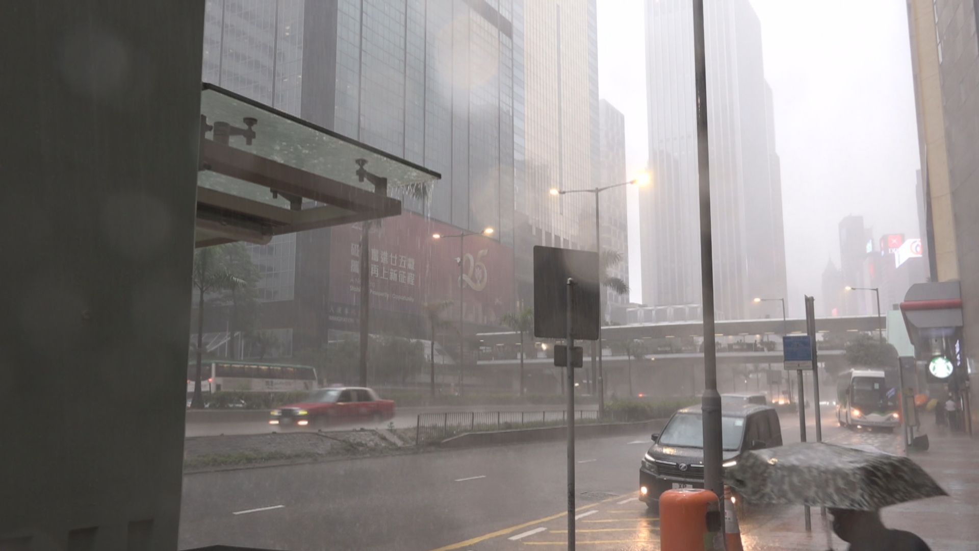 黃色暴雨警告生效　荃灣區已錄得逾90毫米雨量
