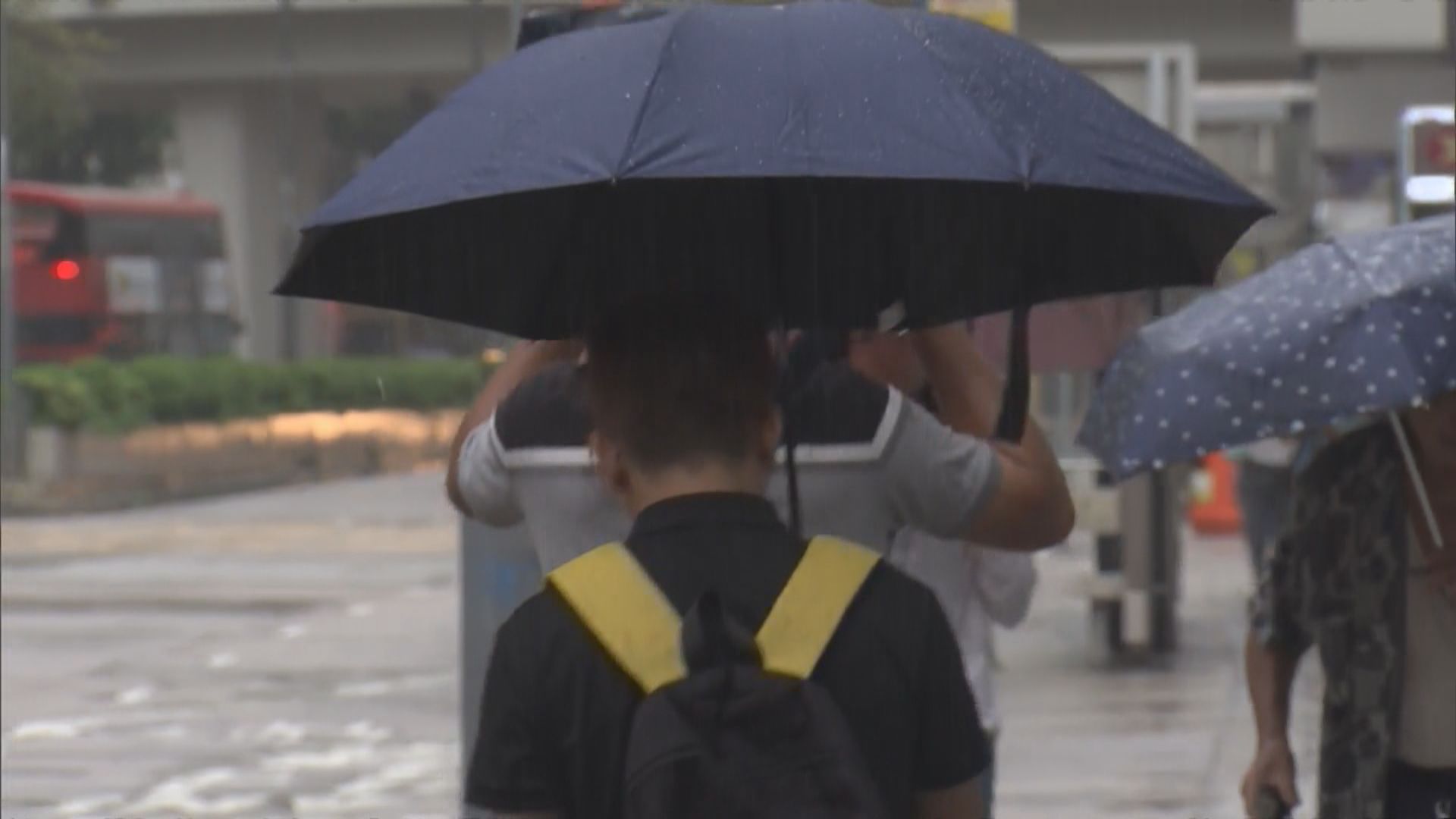 黃雨警告生效　天文台：視乎雷雨區發展決定需否改發紅雨