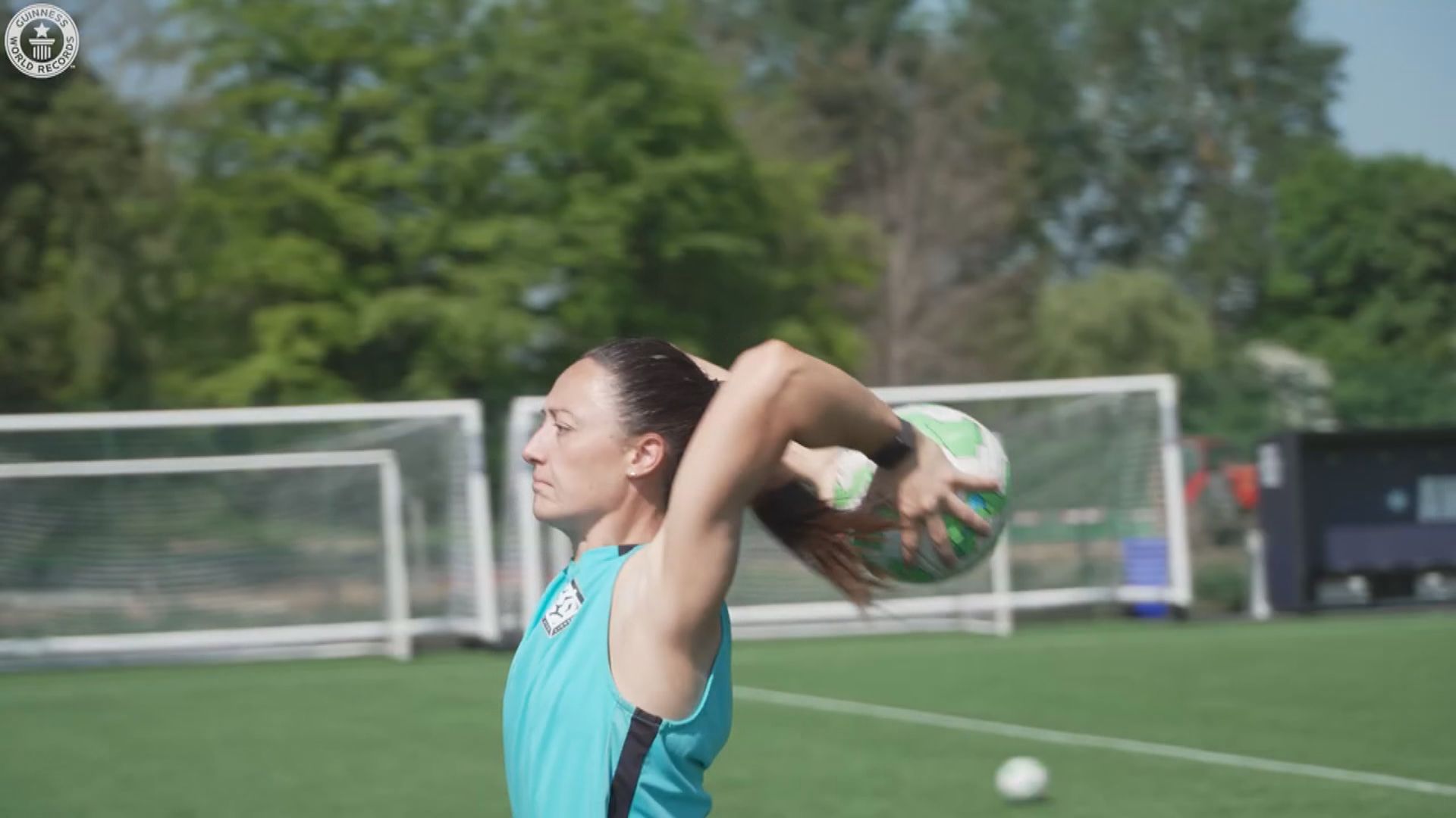 愛爾蘭女子足球員 擲出37.55米界外球最遠紀錄