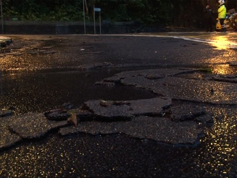 馬己仙峽道路面受損交通受影響