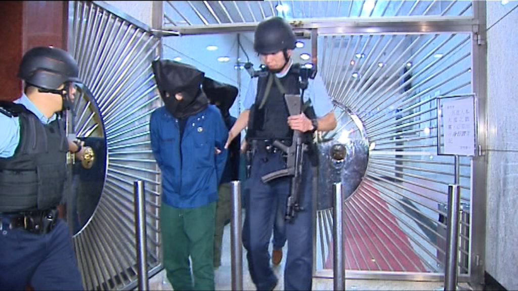 警方旺角拘兩男涉藏有仿製槍械