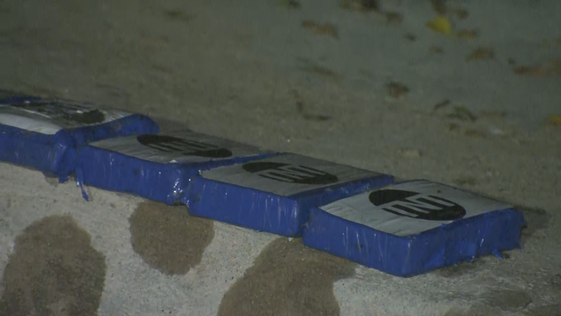 舂坎角泳灘發現約10個懷疑是毒品的包裹
