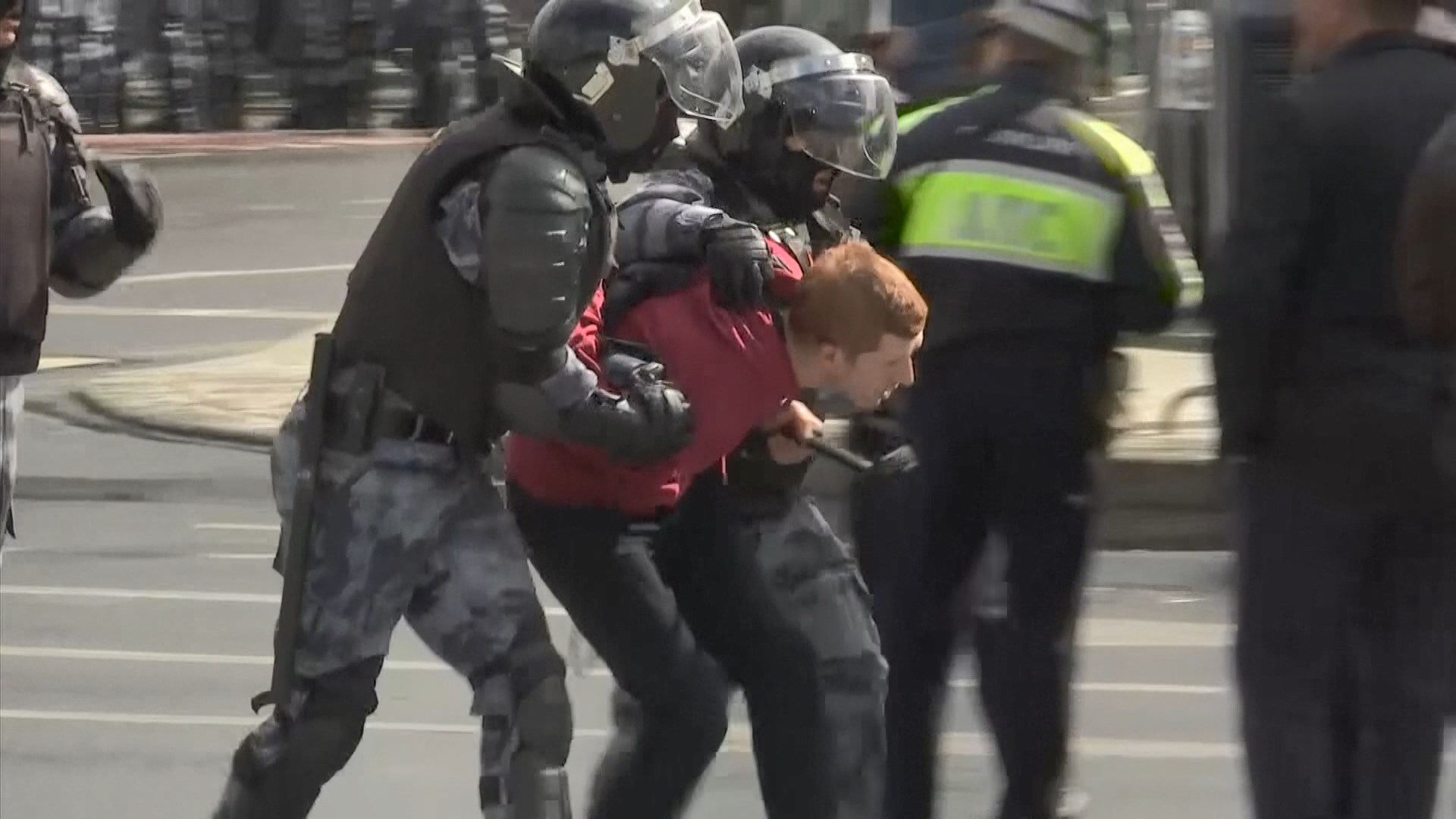 俄羅斯警方阻民眾示威　逾六百人被捕