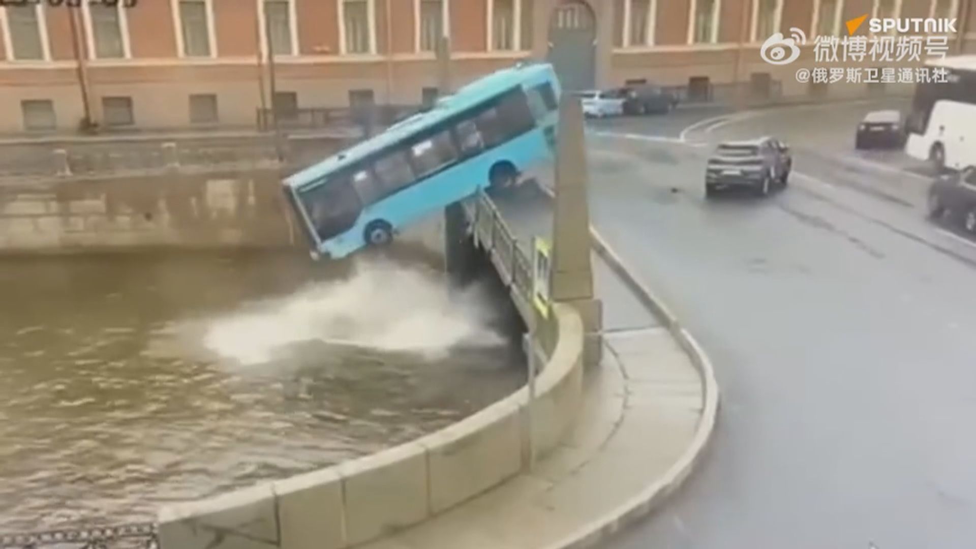 俄羅斯聖彼得堡有巴士墮河 釀最少3死