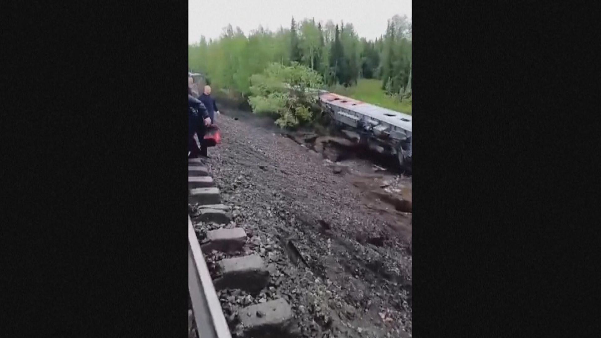 俄羅斯北部有列車出軌 至少40人受傷