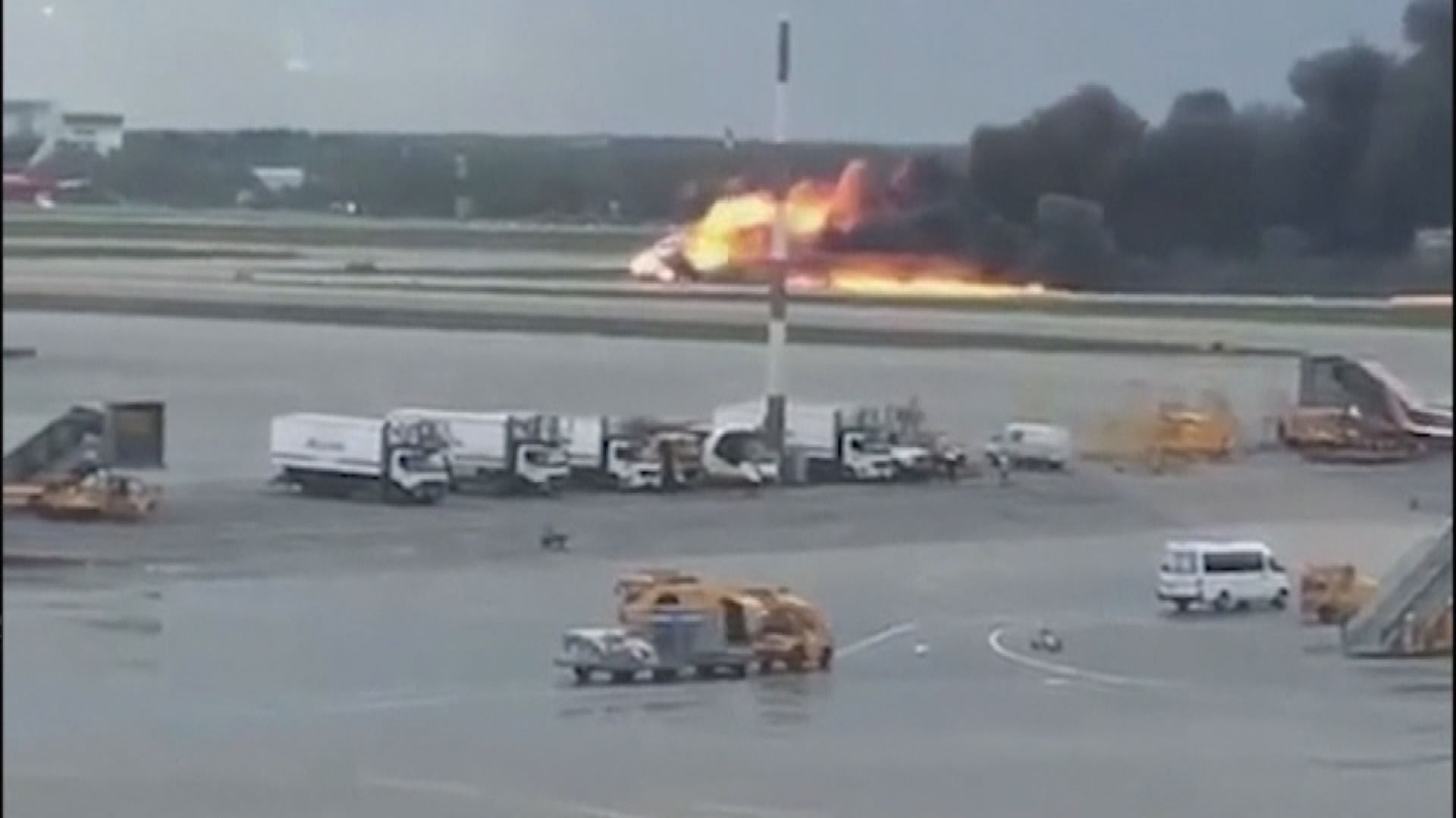 俄羅斯客機半空着火急降多人死傷