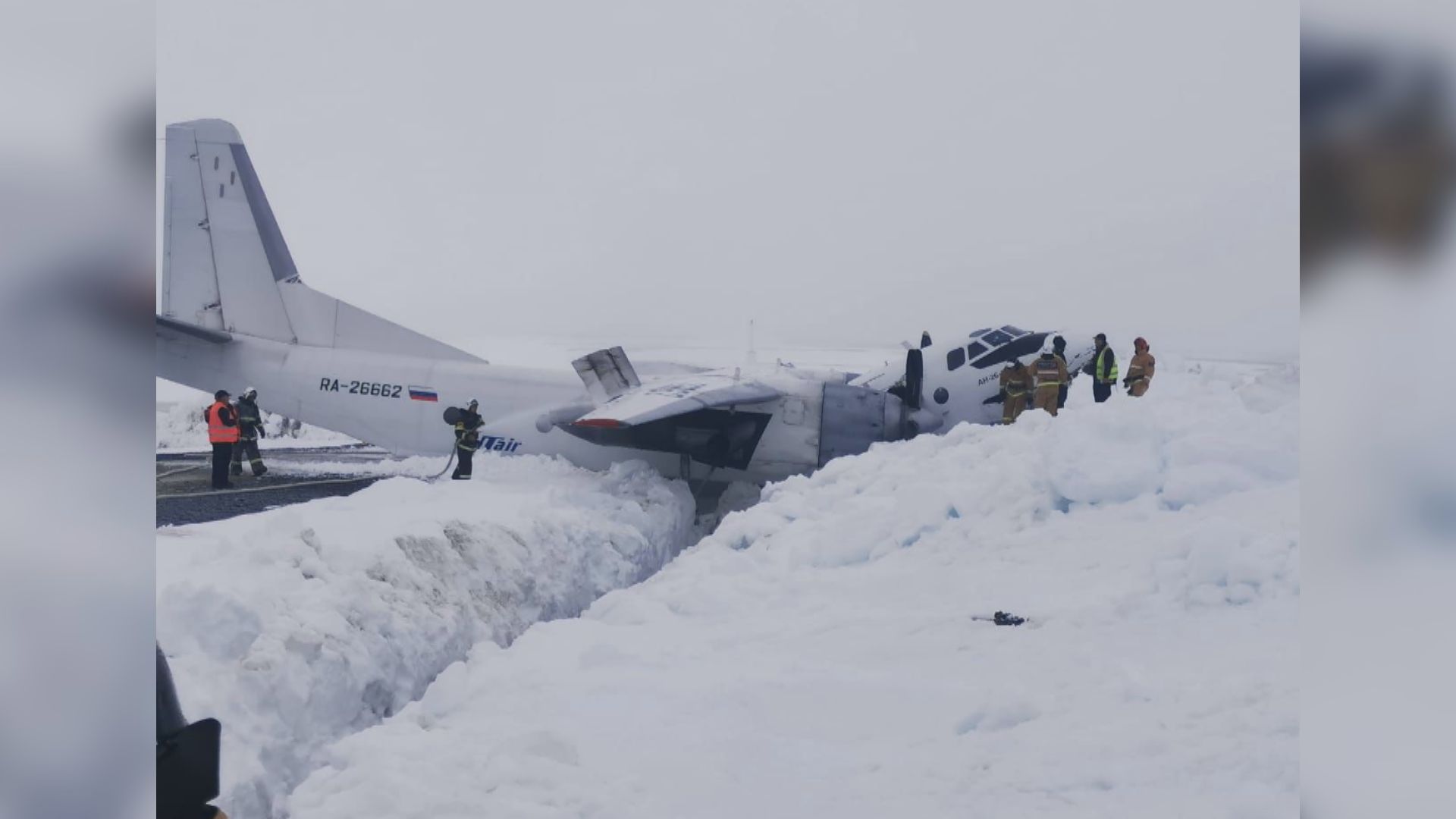 俄羅斯客機在北極地區迫降 機身斷開兩截 機上人員全數生還