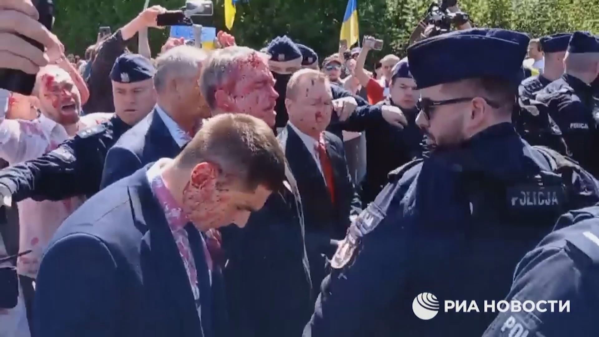 俄羅斯要求波蘭就駐波大使遭潑漆油道歉