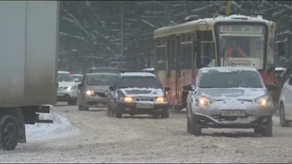 俄羅斯持續遭暴風雪吹襲交通受阻