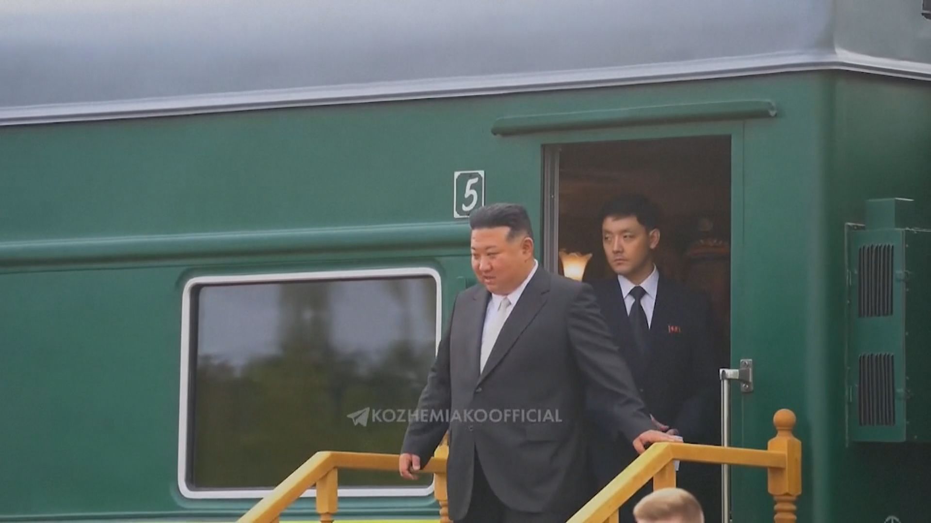 北韓領袖金正恩在海參崴同俄羅斯國防部長紹伊古會面