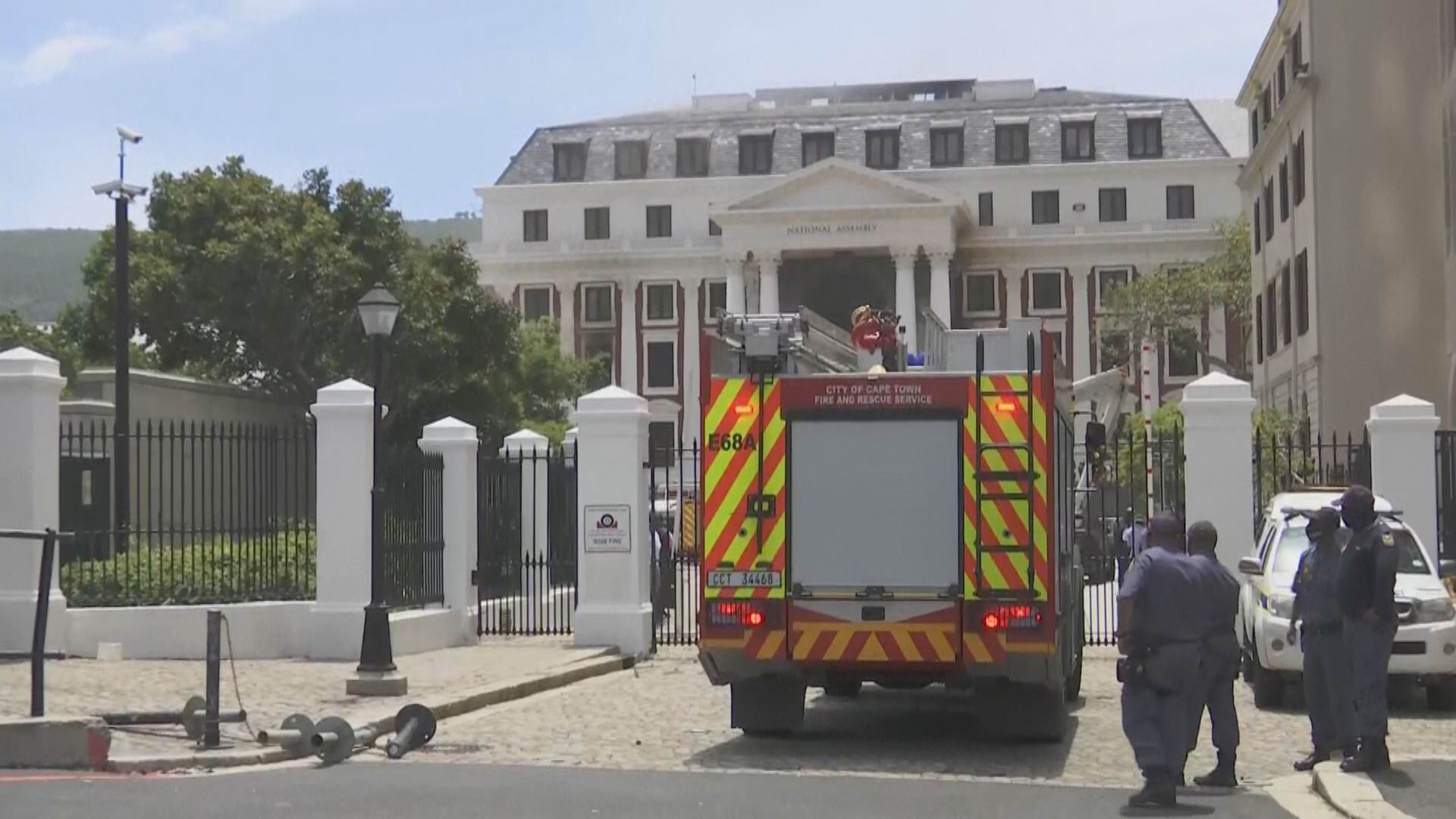 南非議會建築群大火　燒毀議員辦公室