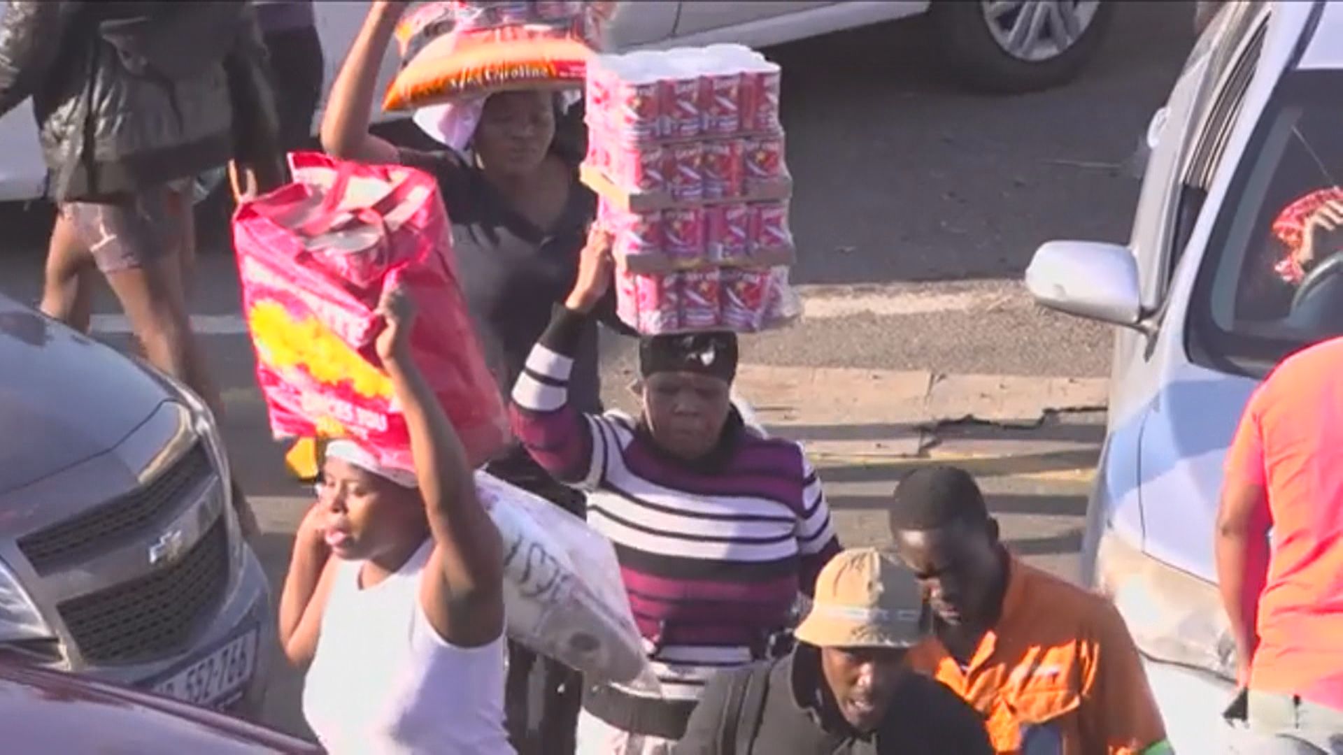 南非抗議前總統入獄騷亂持續　德班有民眾搶掠貨倉
