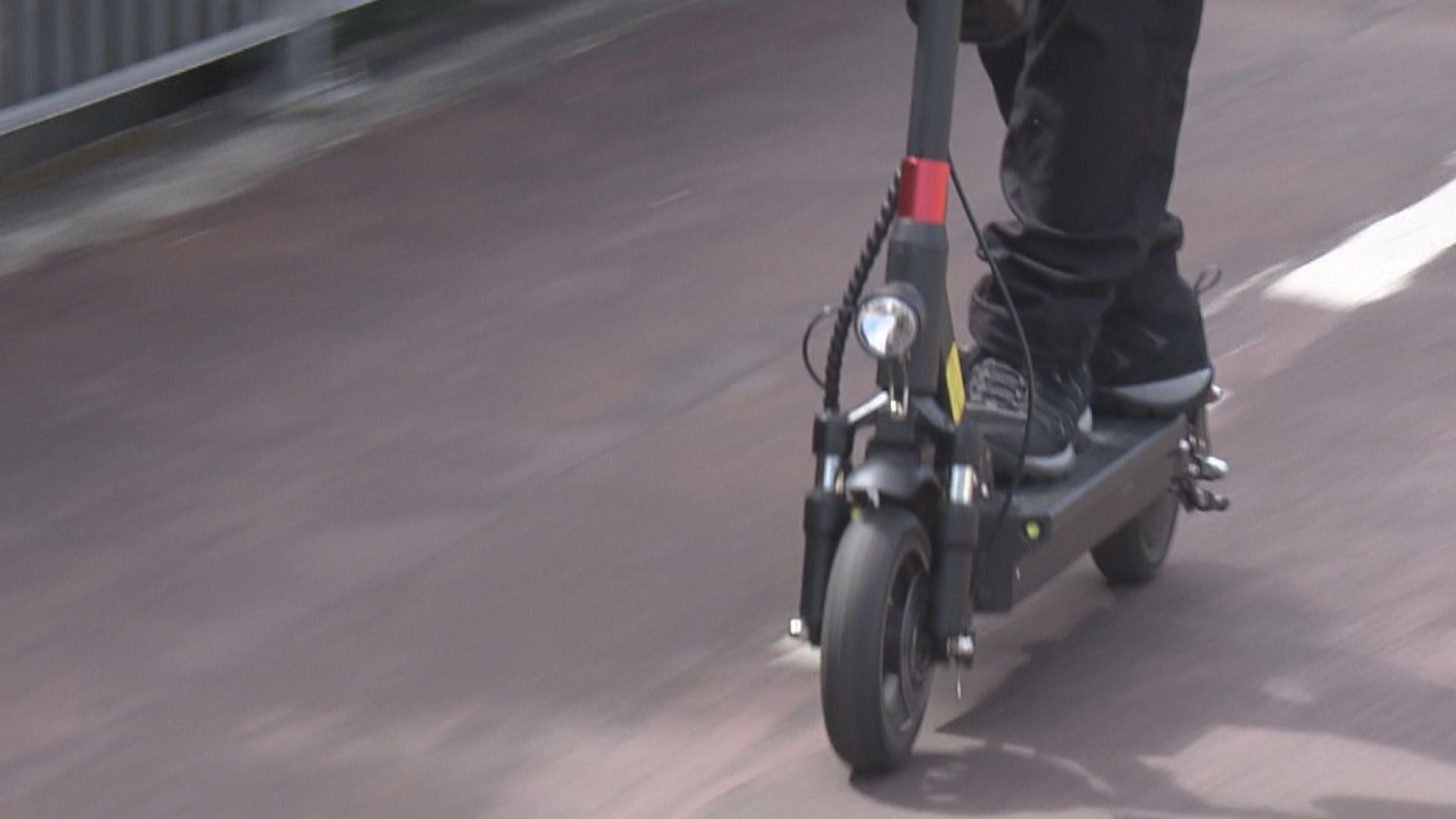 政府擬容許電動滑板車於單車徑行走