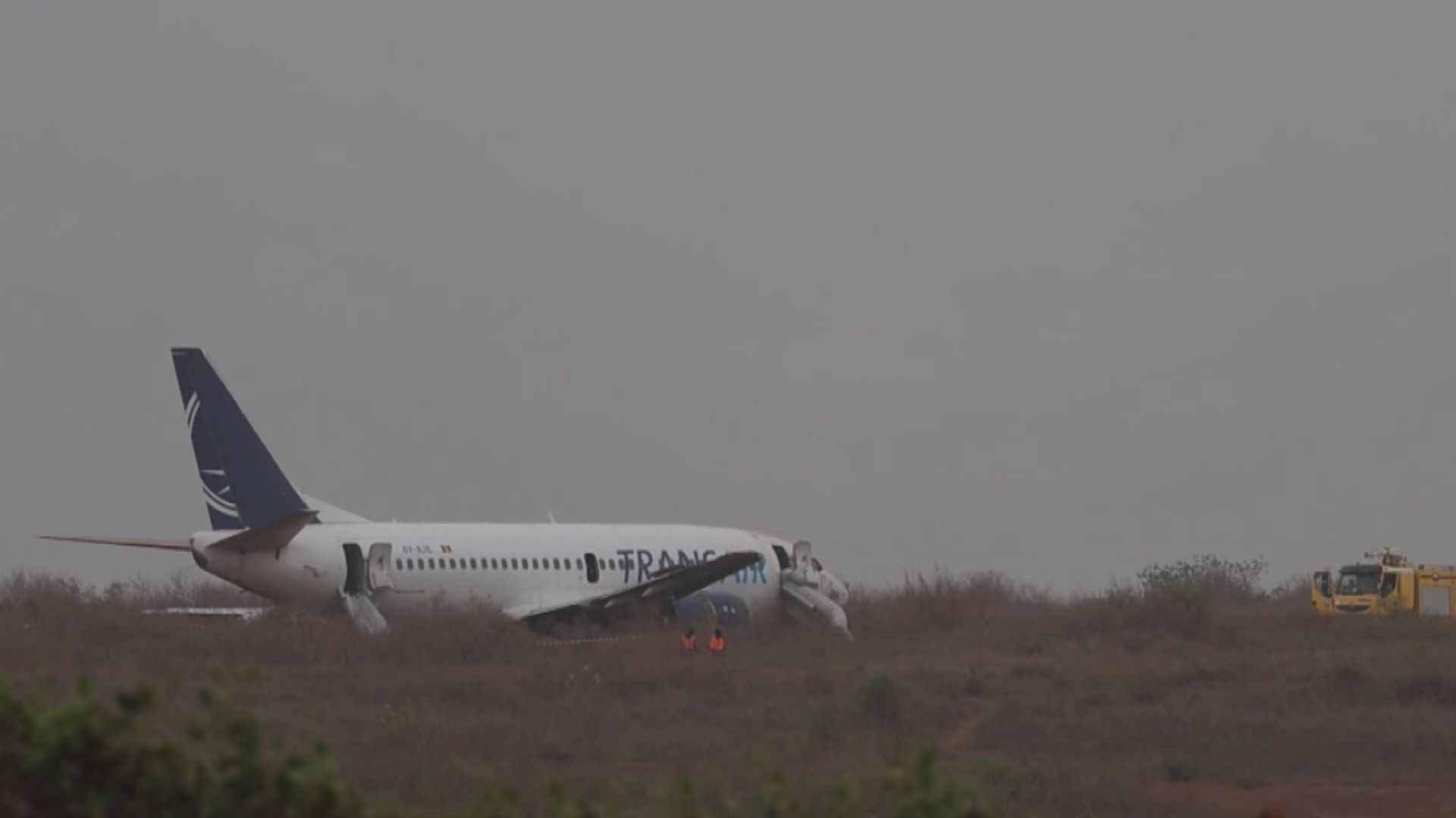塞內加爾一架波音客機衝出跑道並起火 10人傷