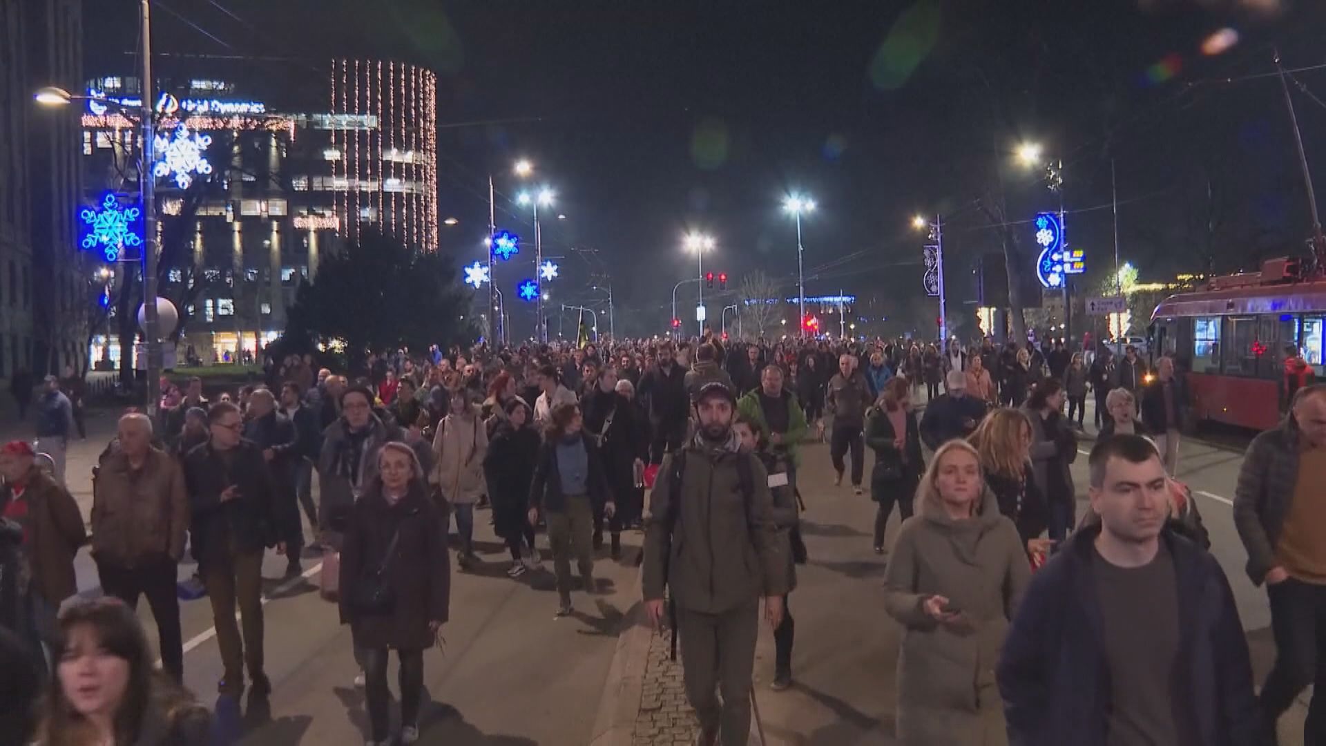 塞爾維亞續有示威抗議選舉舞弊 俄羅斯指西方國家是騷亂幕後黑手