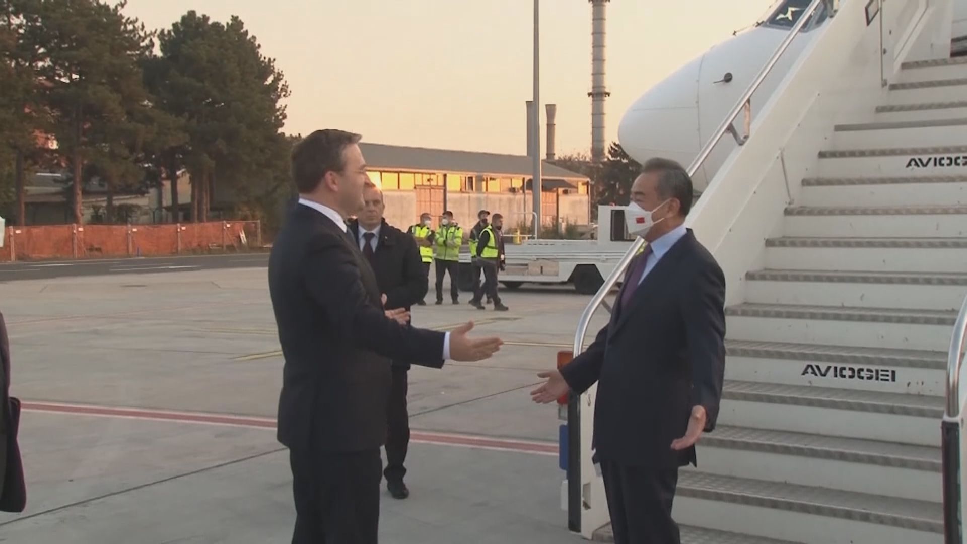 王毅到訪塞爾維亞與總理布爾納比奇舉行會談