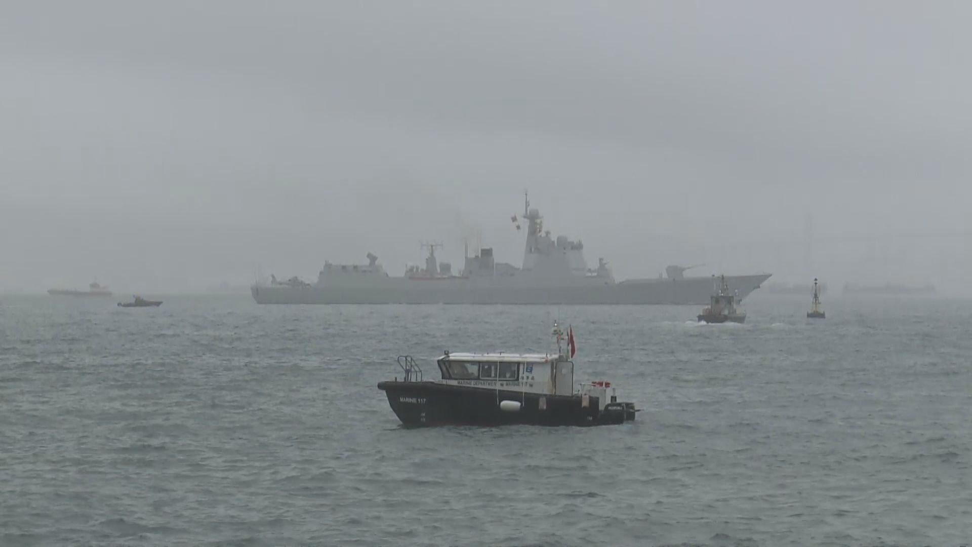 解放軍海南艦及長沙艦編隊抵港展開五日訪問