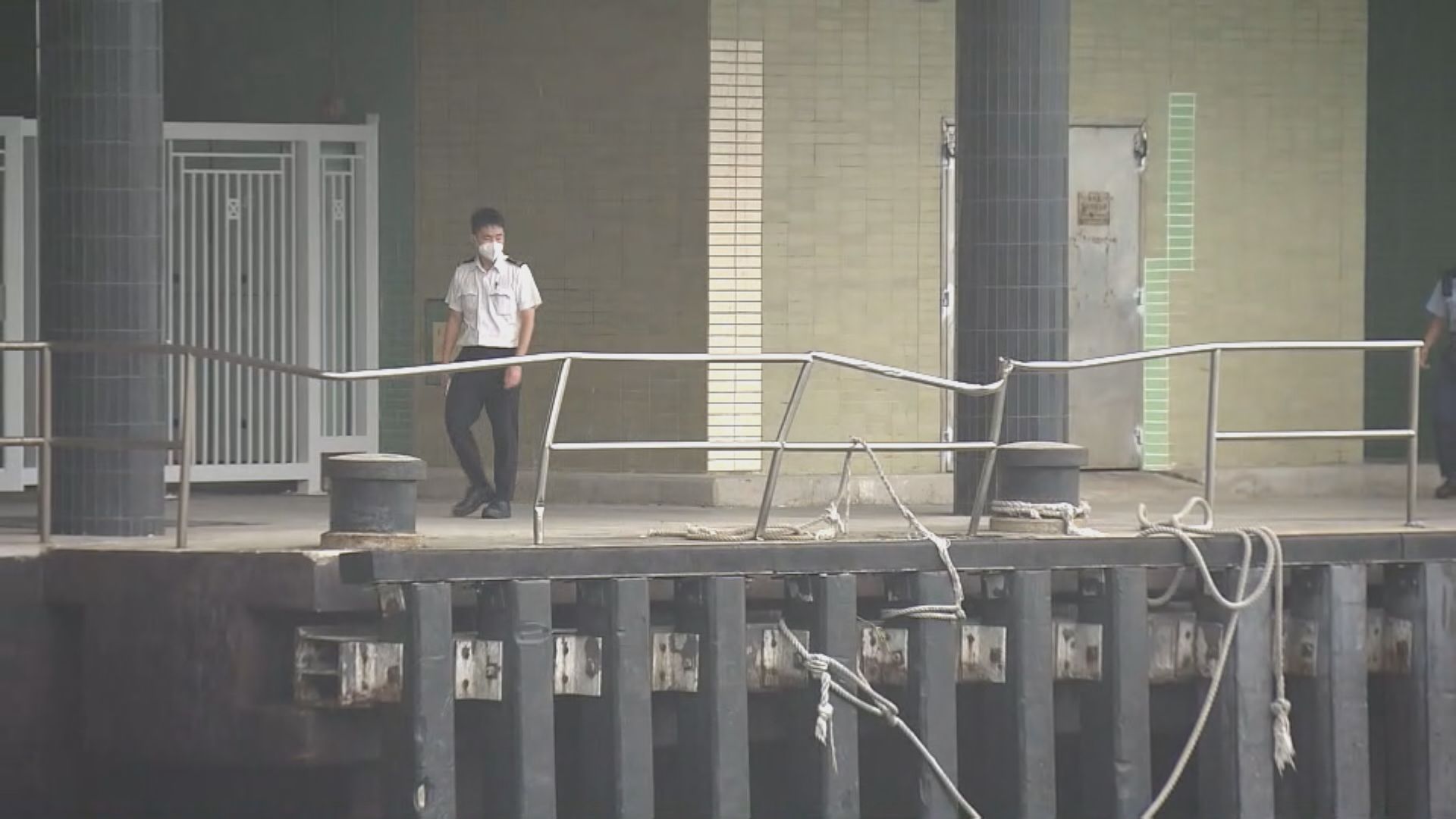 漁船撞毀中區政府碼頭欄杆無人傷
