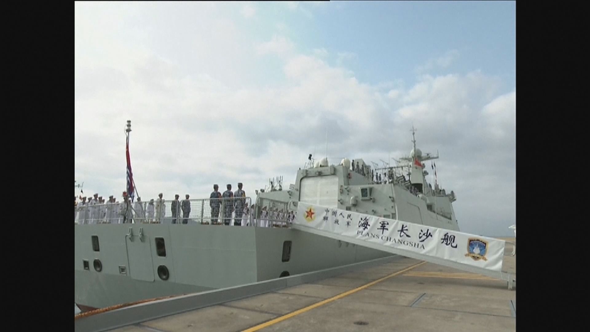 解放軍編隊訪港　兩棲攻擊艦「海南艦」被譽為「攻台利器」 