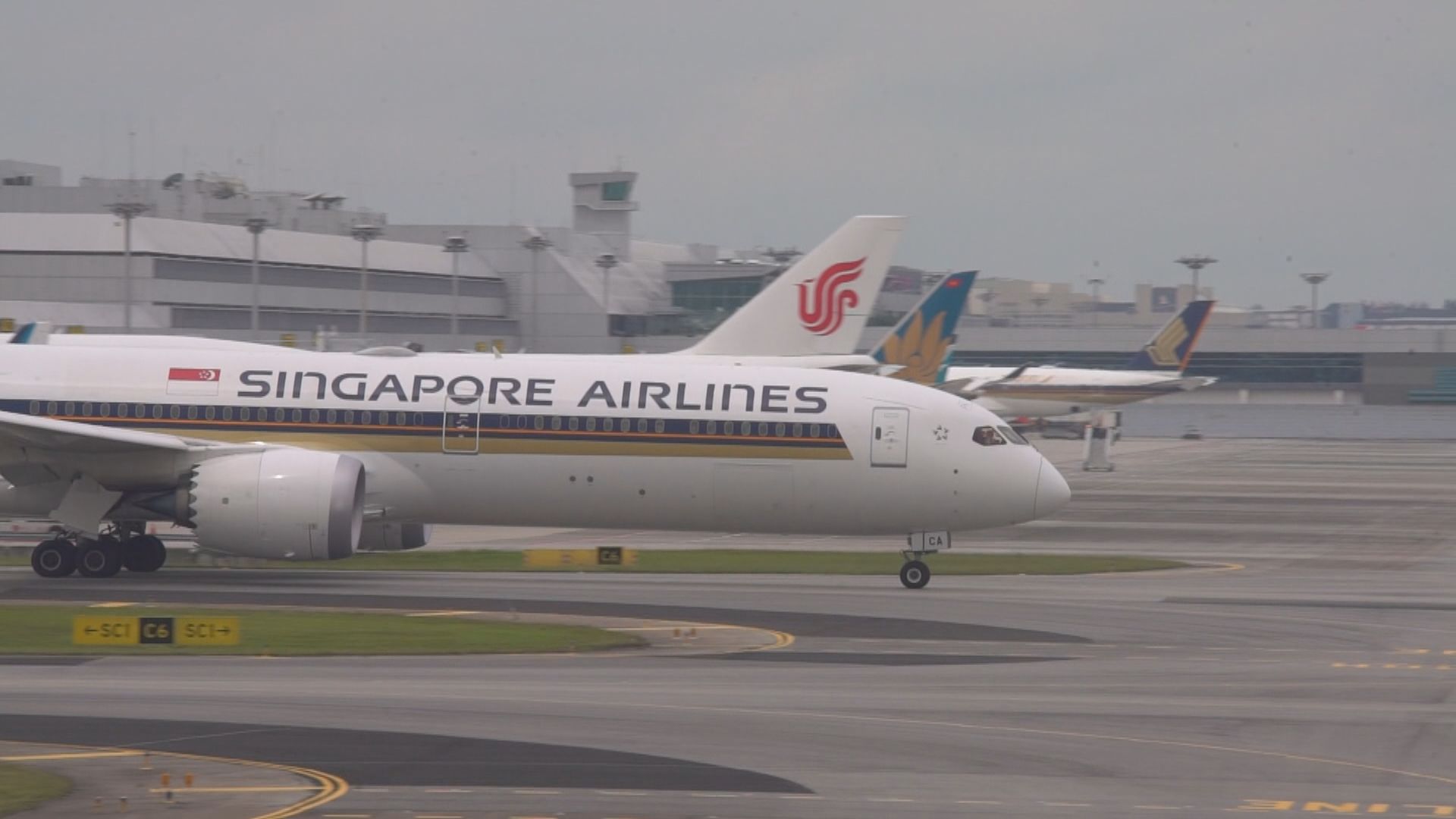 新加坡樟宜機場受無人機影響　63航班延誤或改道