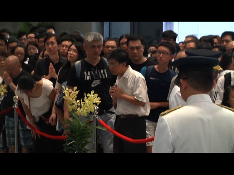 
新加坡市民把握最後機會瞻仰國父