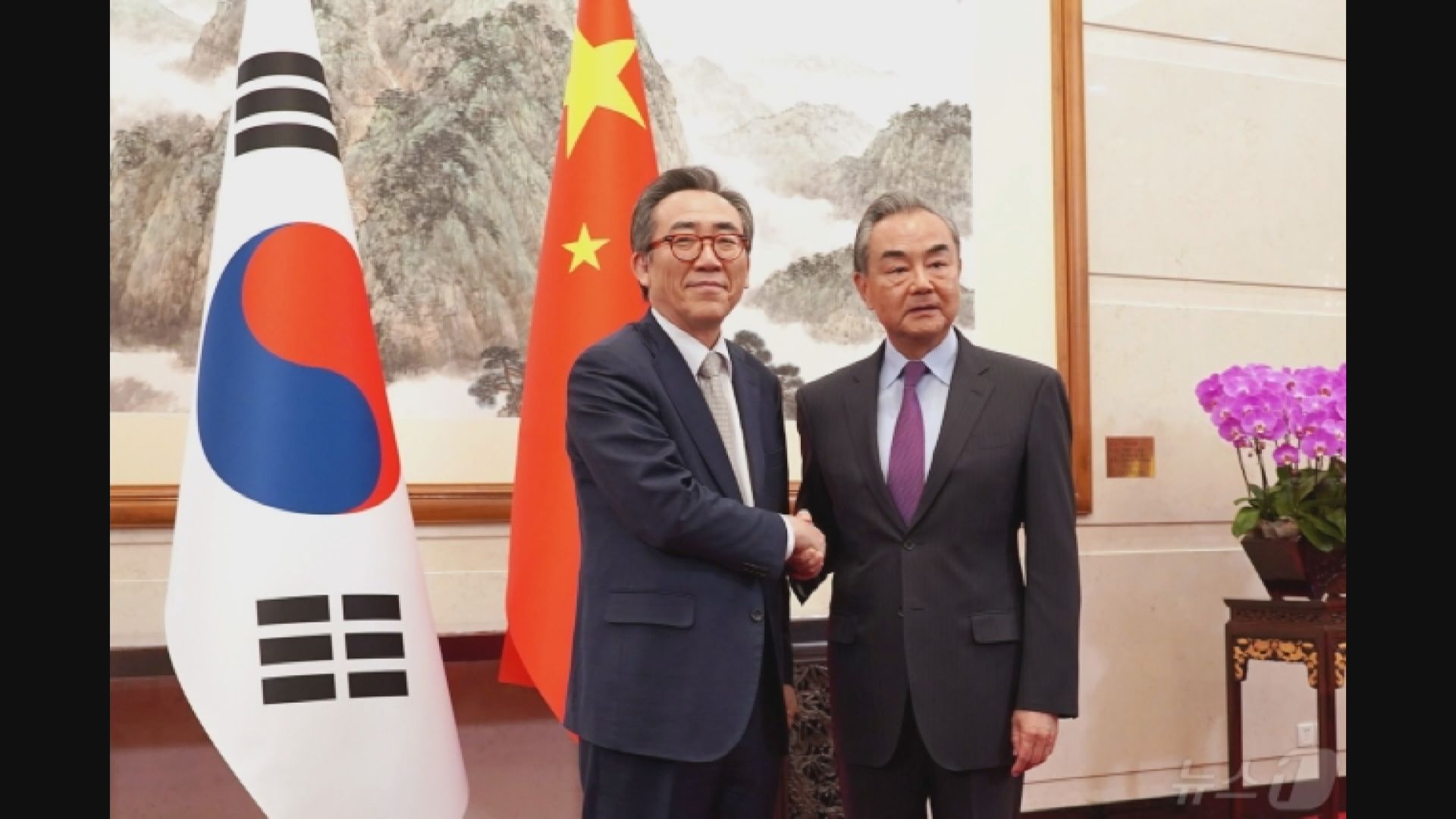 外長王毅與南韓外長趙兌烈會談