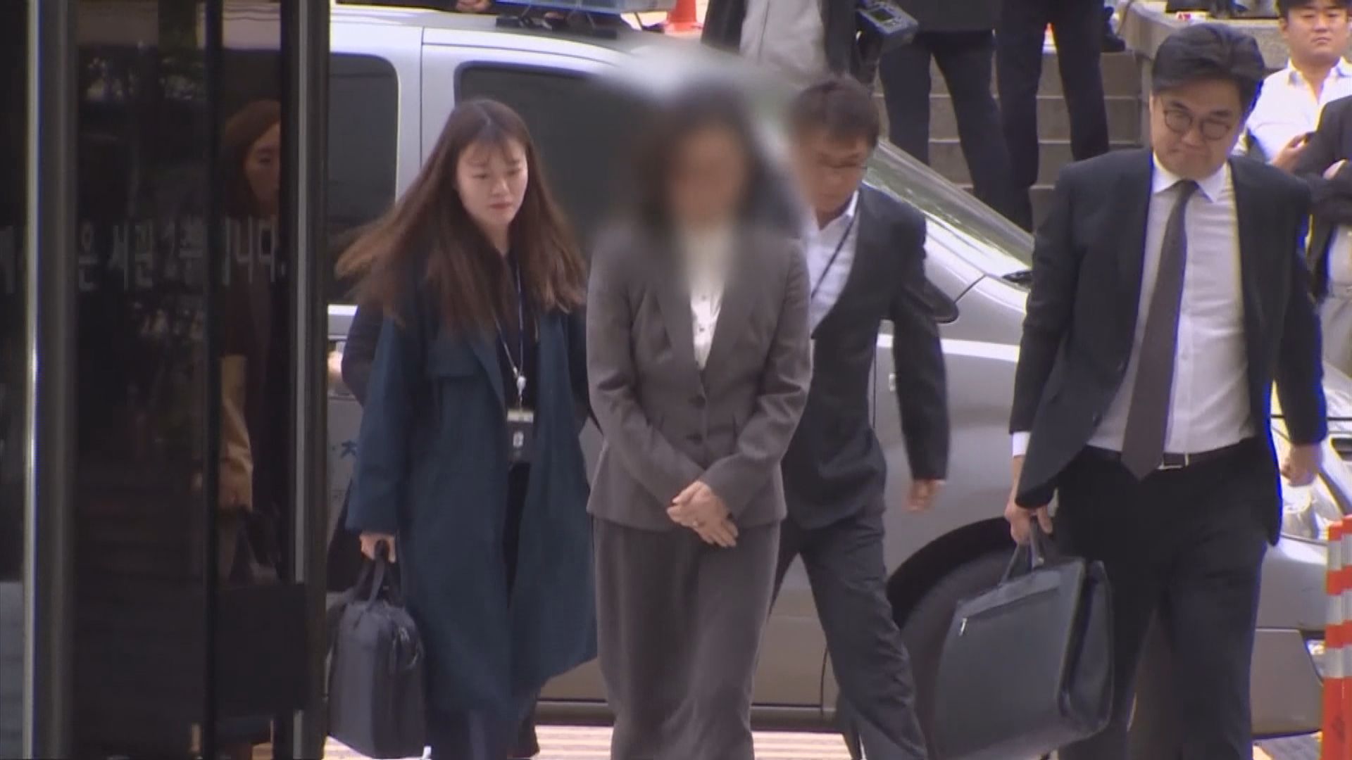 南韓前法務部長曹國妻子接受逮捕審查