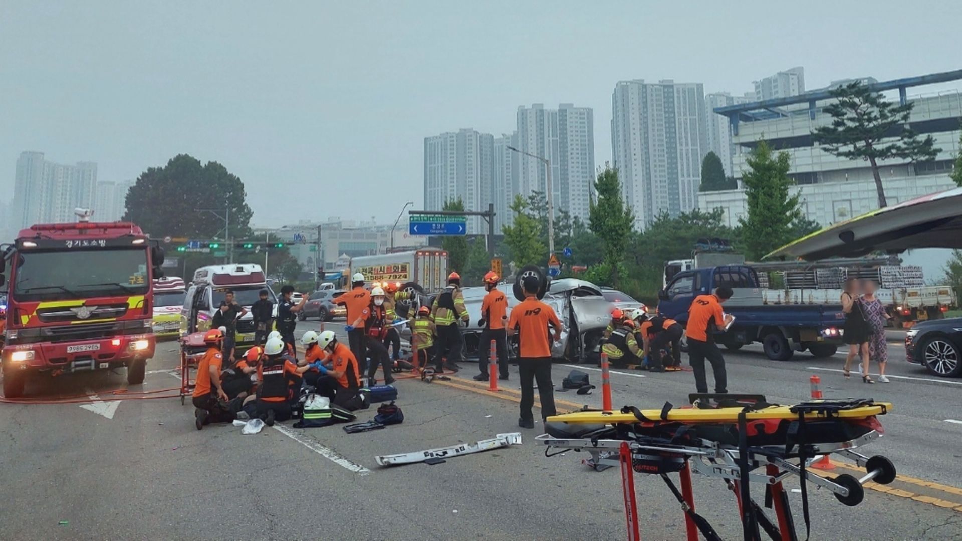 南韓京畿道客貨車與巴士相撞至少5死9傷　消防稱3名死者為中國人