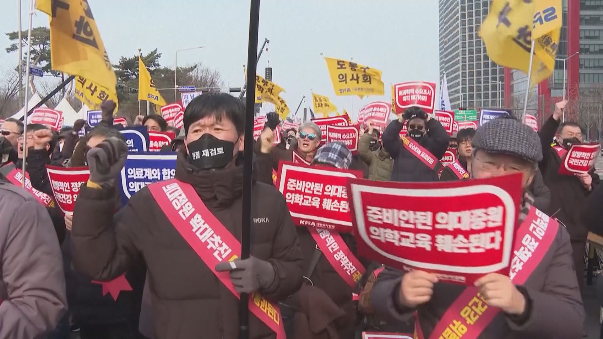 南韓醫協舉行大規模集會 總理韓德洙指不會屈服