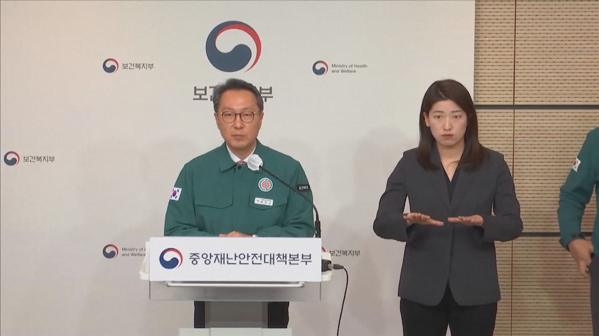南韓政府對七千名未復工實習醫生展開吊銷執照程序